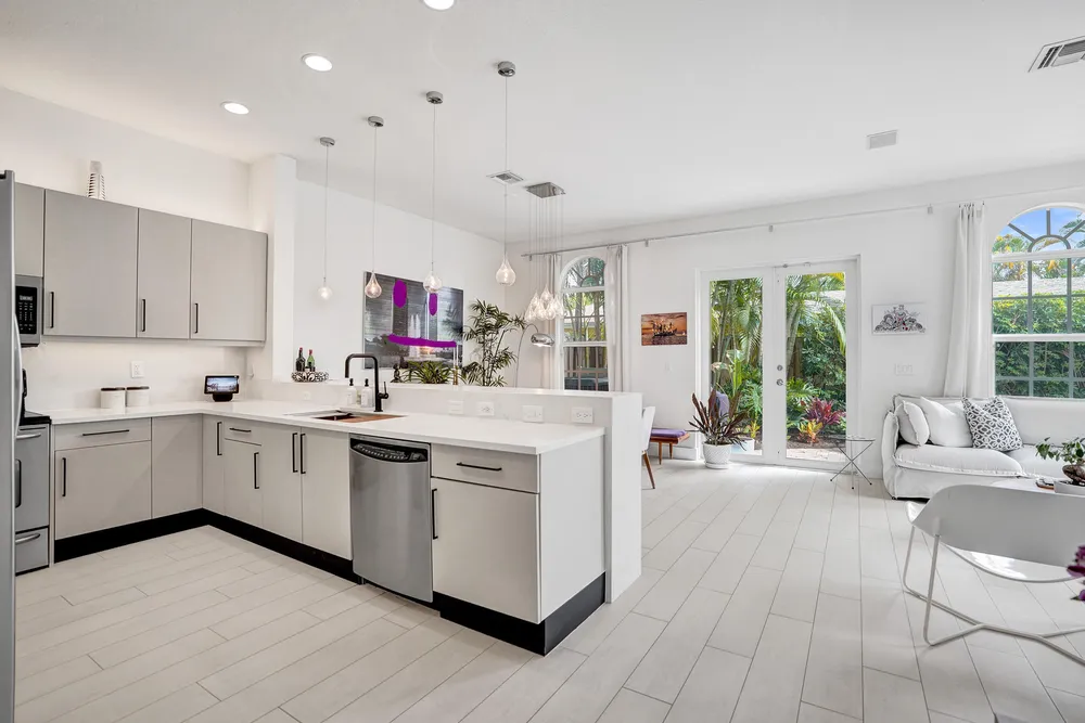 2636 NE 9th Ave, Wilton Manors, FL 33334