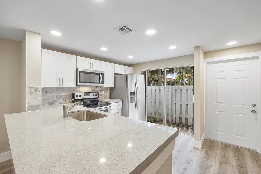 2747 NE 15th St, Pompano Beach, FL 33062