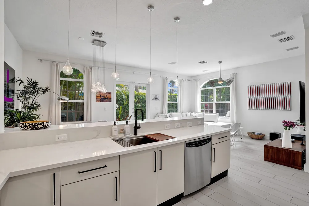 2636 NE 9th Ave, Wilton Manors, FL 33334