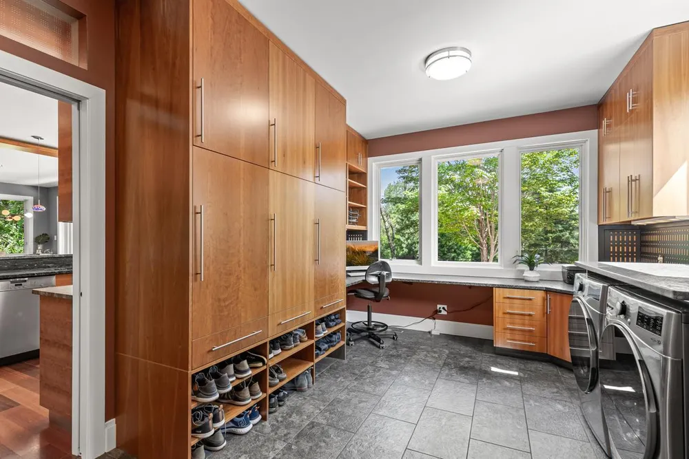9200 Hearthstead Ln, Eden Prairie, MN 55347