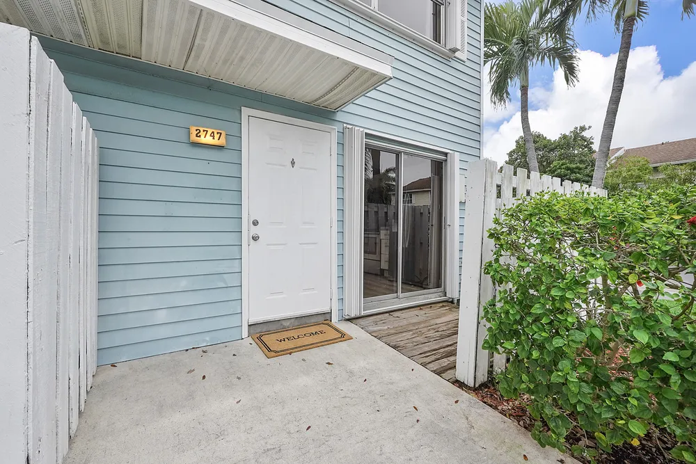2747 NE 15th St, Pompano Beach, FL 33062