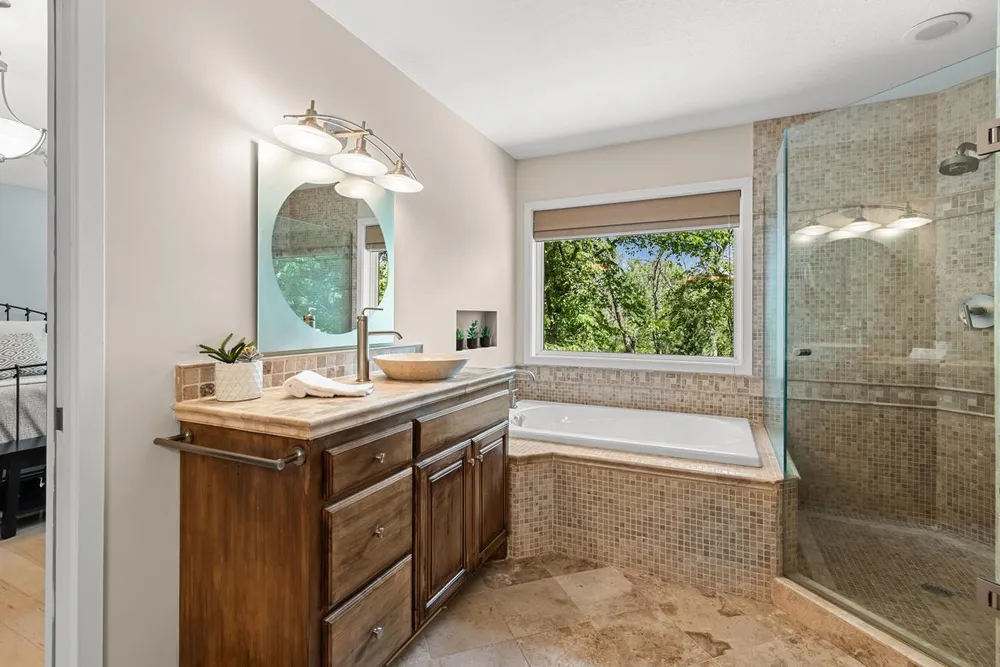 9200 Hearthstead Ln, Eden Prairie, MN 55347