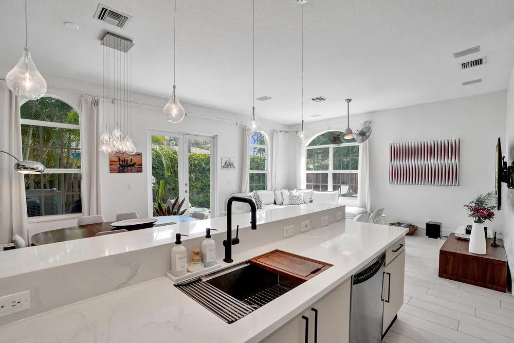 2636 NE 9th Ave, Wilton Manors, FL 33334