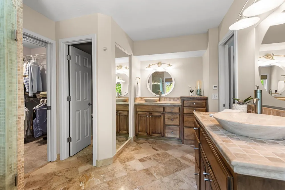 9200 Hearthstead Ln, Eden Prairie, MN 55347