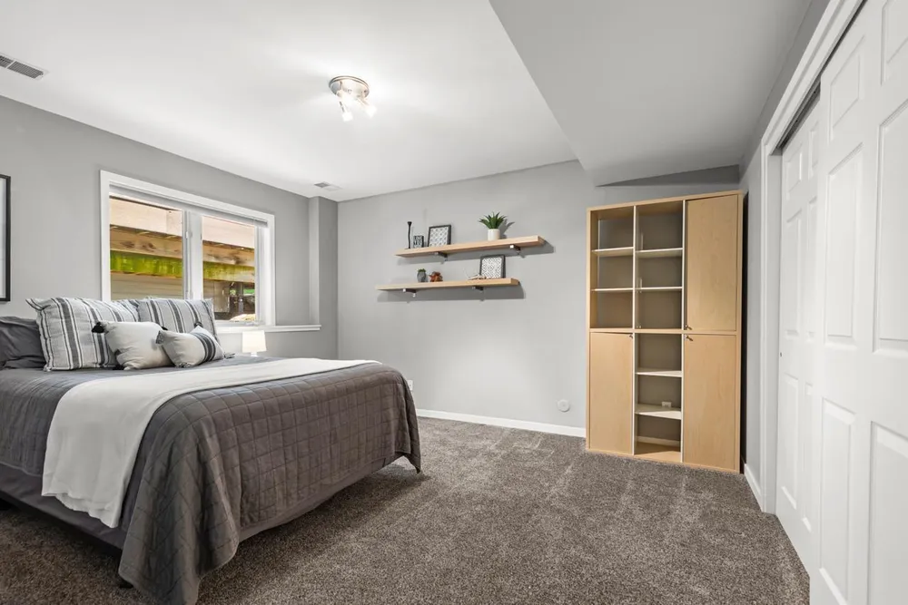 9200 Hearthstead Ln, Eden Prairie, MN 55347