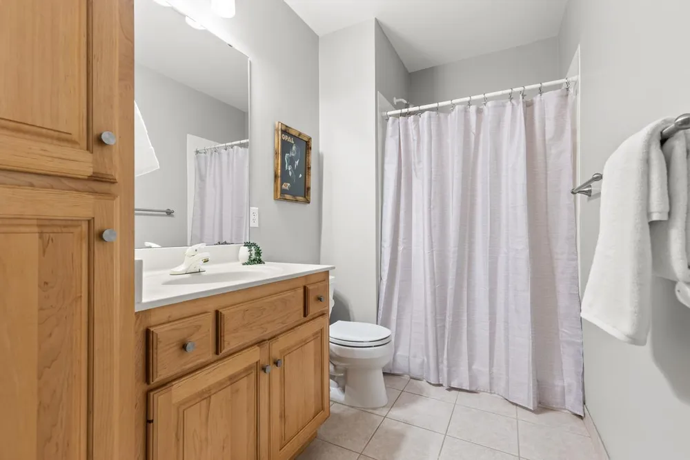 9200 Hearthstead Ln, Eden Prairie, MN 55347