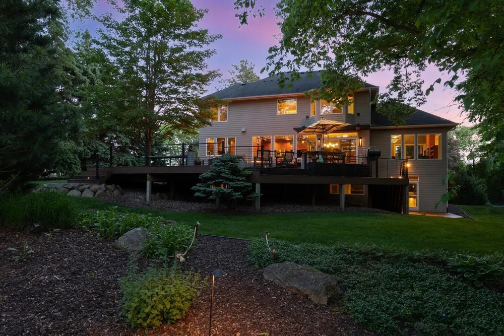 9200 Hearthstead Ln, Eden Prairie, MN 55347