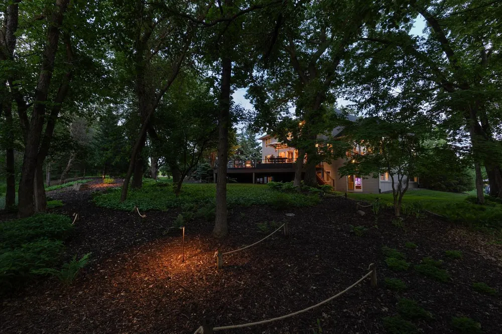 9200 Hearthstead Ln, Eden Prairie, MN 55347