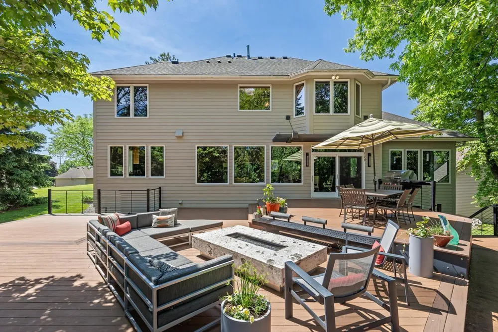 9200 Hearthstead Ln, Eden Prairie, MN 55347