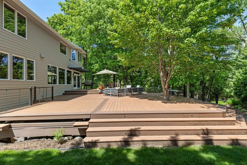 9200 Hearthstead Ln, Eden Prairie, MN 55347