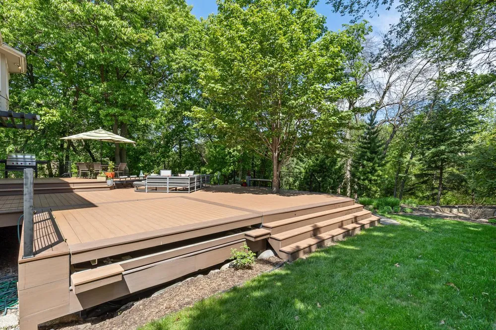9200 Hearthstead Ln, Eden Prairie, MN 55347