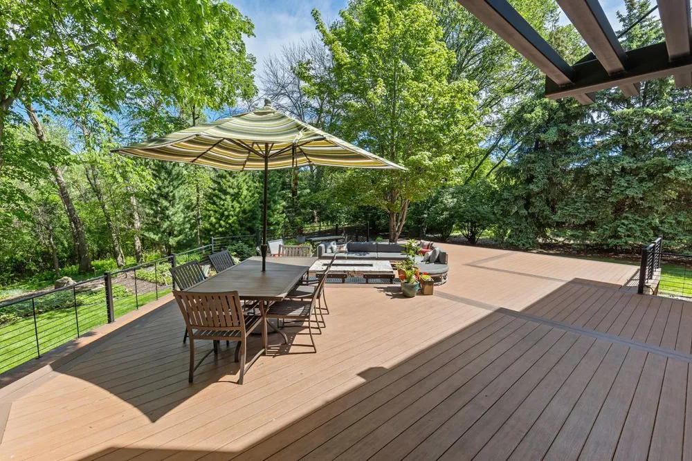 9200 Hearthstead Ln, Eden Prairie, MN 55347