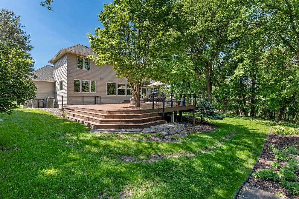 9200 Hearthstead Ln, Eden Prairie, MN 55347