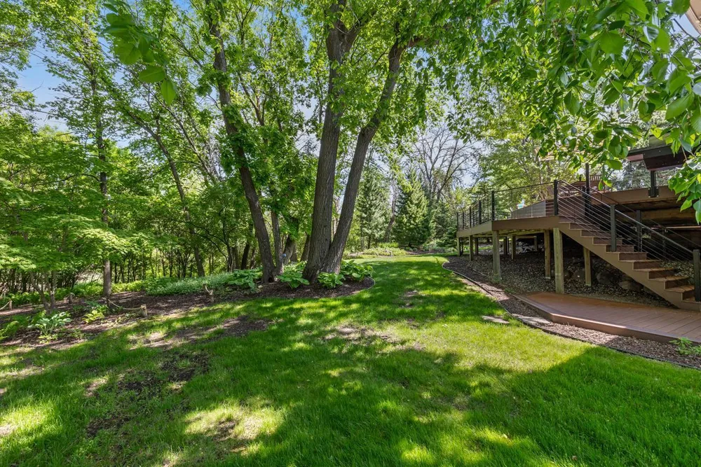9200 Hearthstead Ln, Eden Prairie, MN 55347