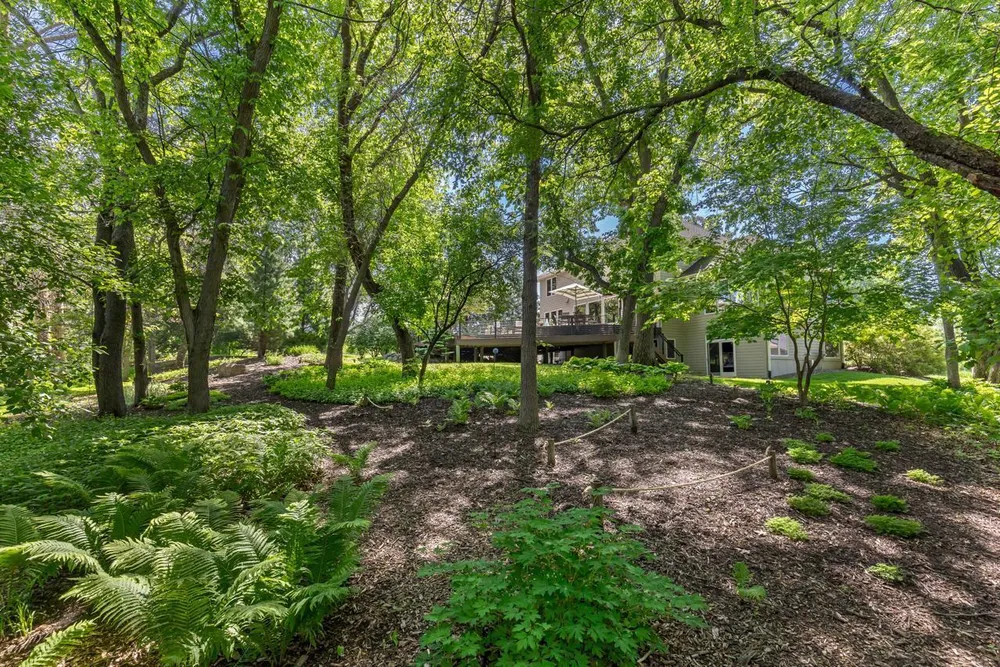 9200 Hearthstead Ln, Eden Prairie, MN 55347
