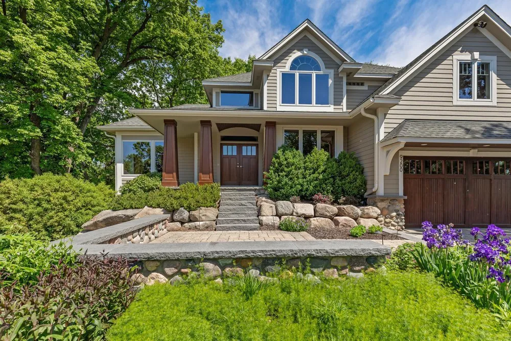 9200 Hearthstead Ln, Eden Prairie, MN 55347