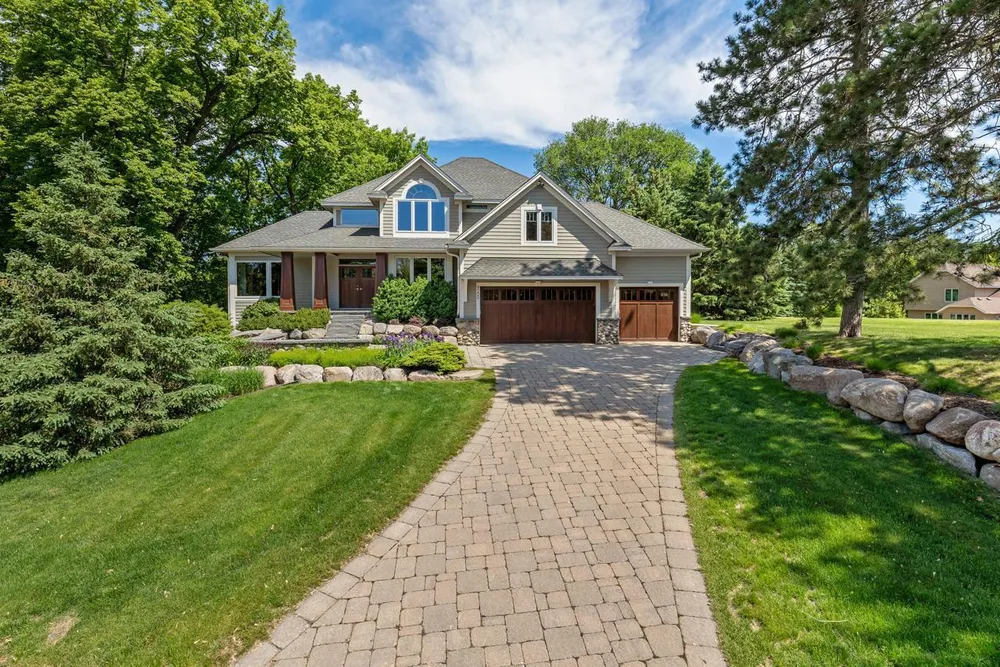 9200 Hearthstead Ln, Eden Prairie, MN 55347