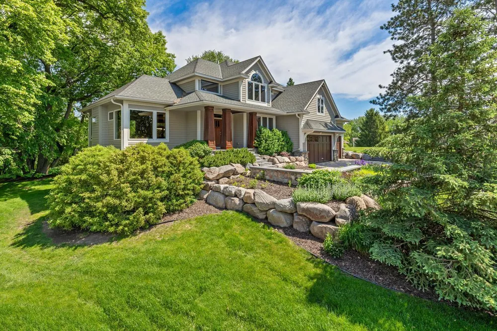 9200 Hearthstead Ln, Eden Prairie, MN 55347