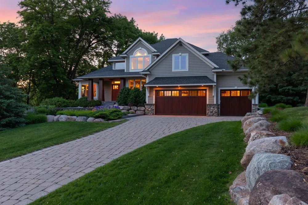 9200 Hearthstead Ln, Eden Prairie, MN 55347