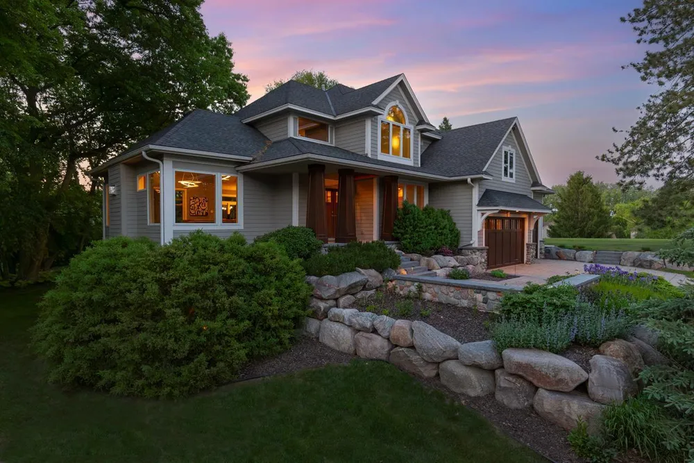 9200 Hearthstead Ln, Eden Prairie, MN 55347
