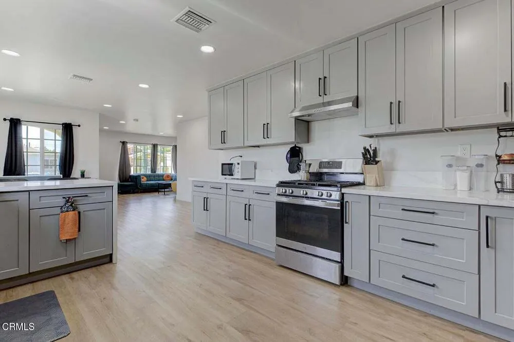 1255 W 85th St, South Los Angeles, CA 90044