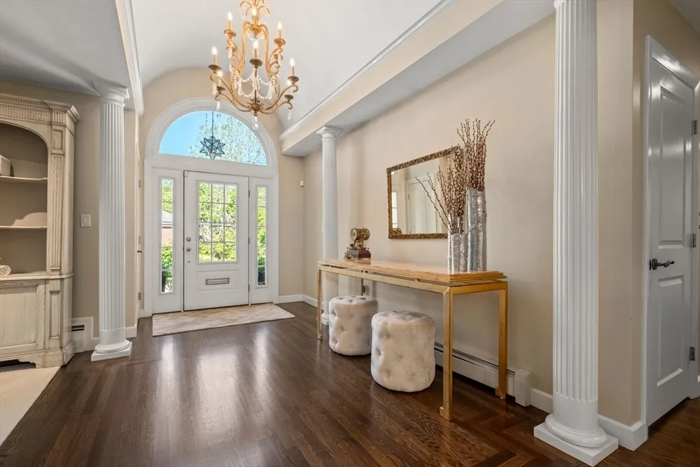 120 Cynthia Rd, Newton, MA 02459