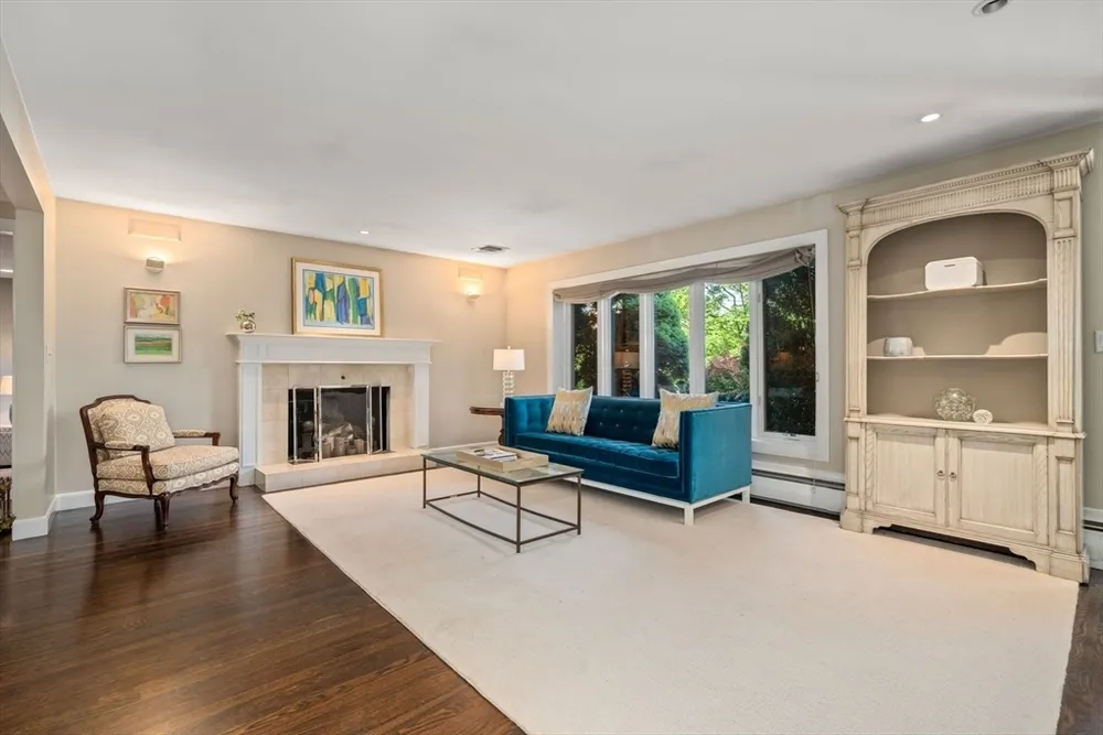 120 Cynthia Rd, Newton, MA 02459