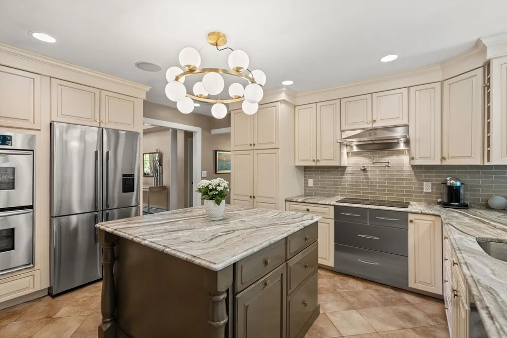 120 Cynthia Rd, Newton, MA 02459