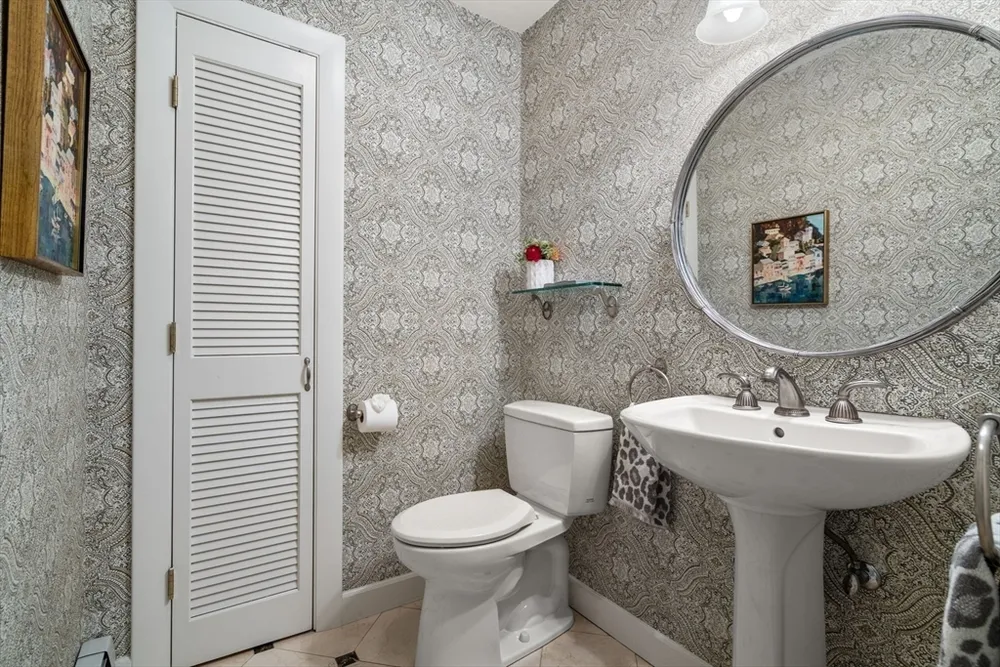 120 Cynthia Rd, Newton, MA 02459