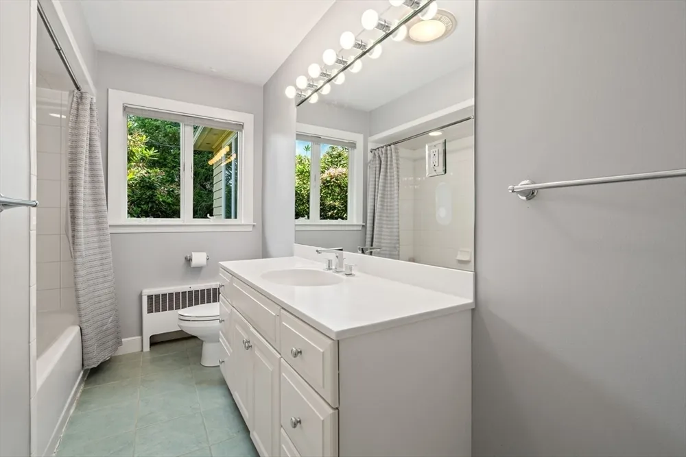 120 Cynthia Rd, Newton, MA 02459