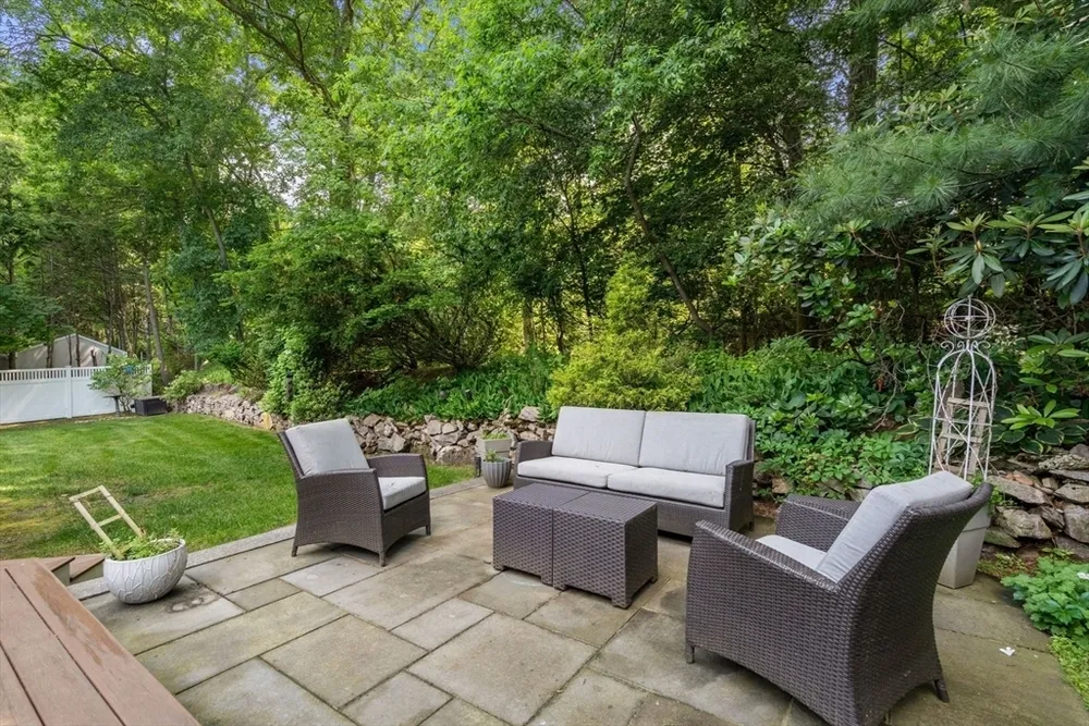 120 Cynthia Rd, Newton, MA 02459