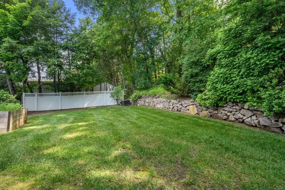 120 Cynthia Rd, Newton, MA 02459