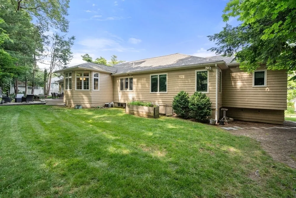 120 Cynthia Rd, Newton, MA 02459
