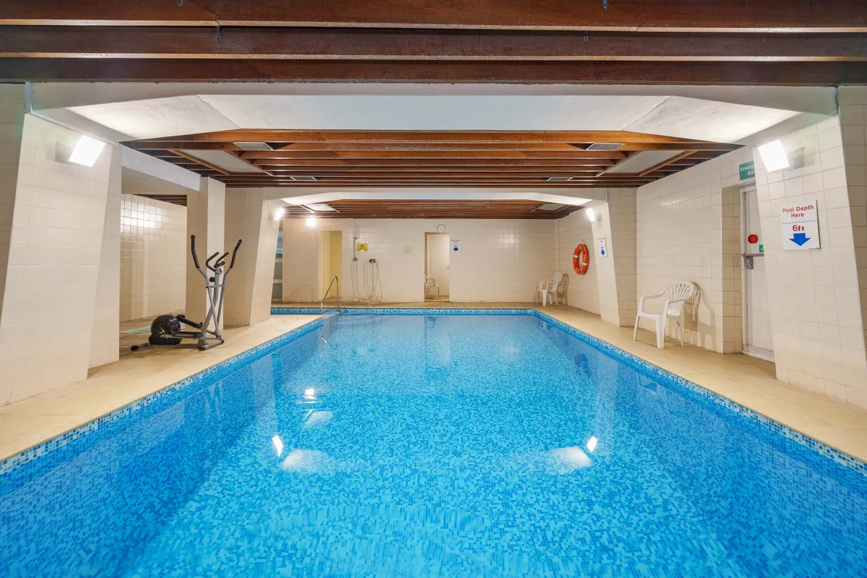The Knoll, Ealing, W13 photo 2