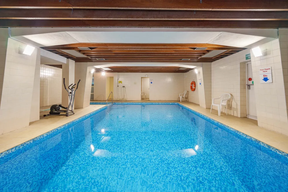 The Knoll, Ealing, W13 photo 2