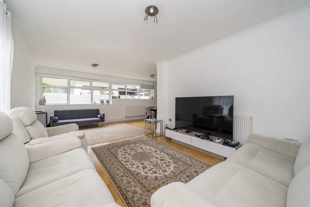 The Knoll, Ealing, W13 photo 3