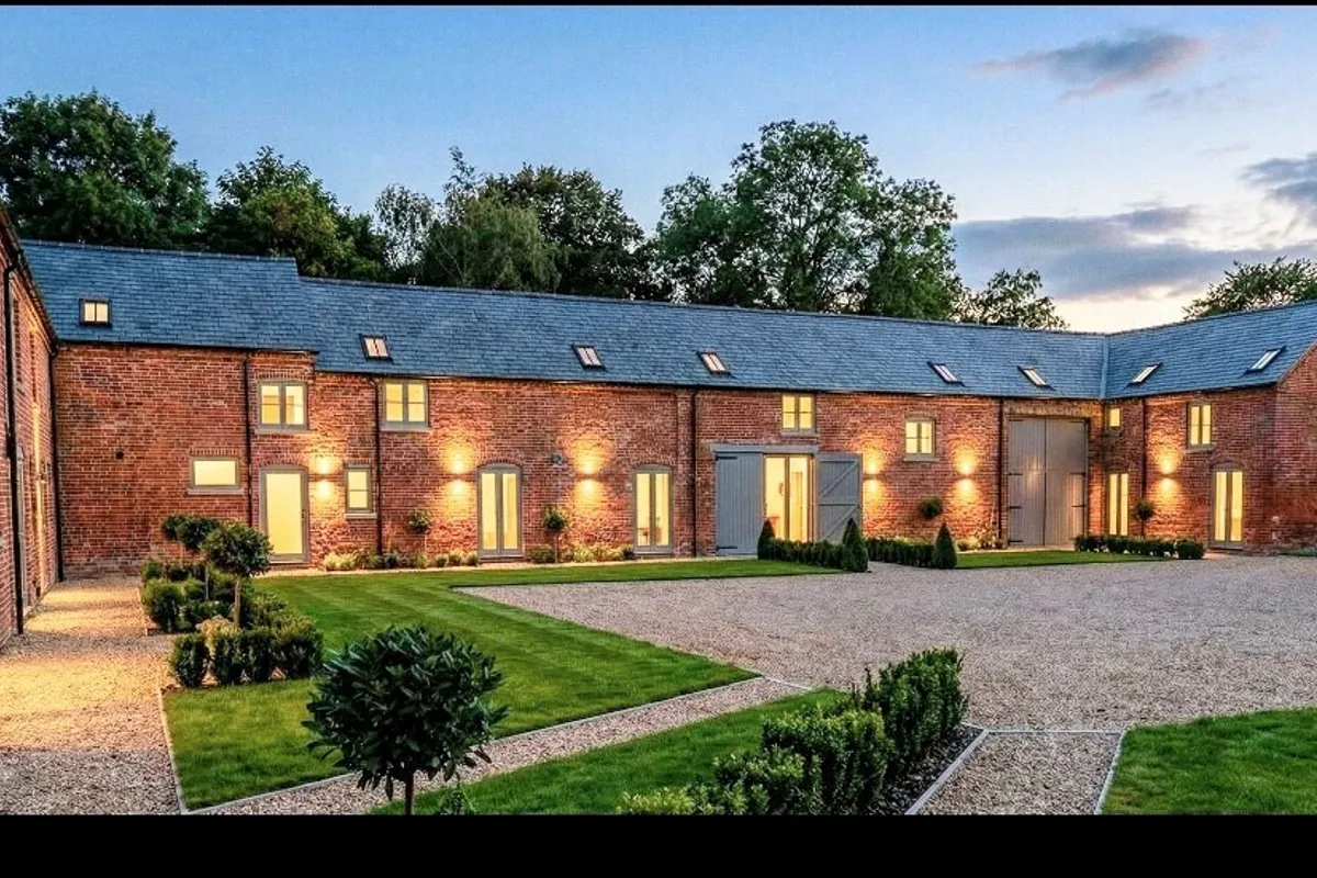 Yarnfield Lane, Stone