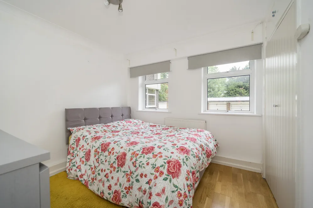 The Knoll, Ealing, W13 photo 6