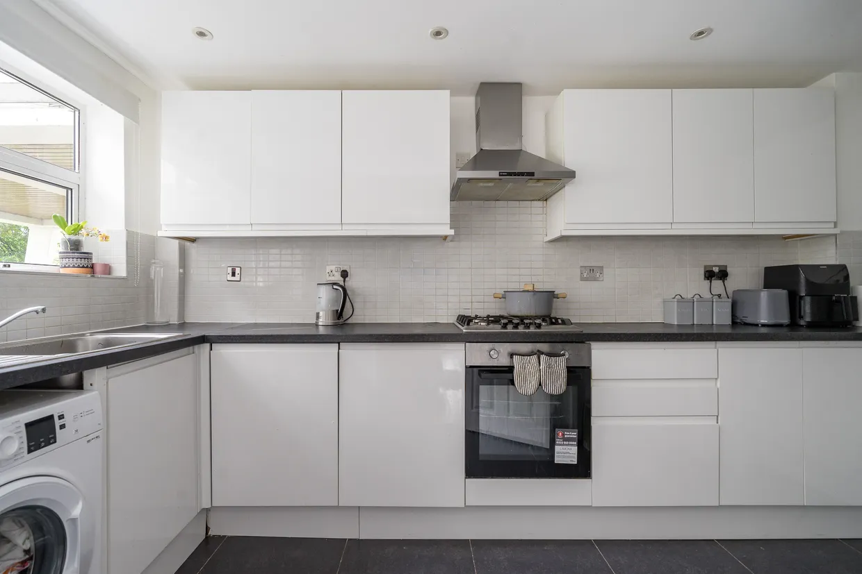 The Knoll, Ealing, W13 photo 9