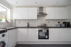 The Knoll, Ealing, W13 photo 9