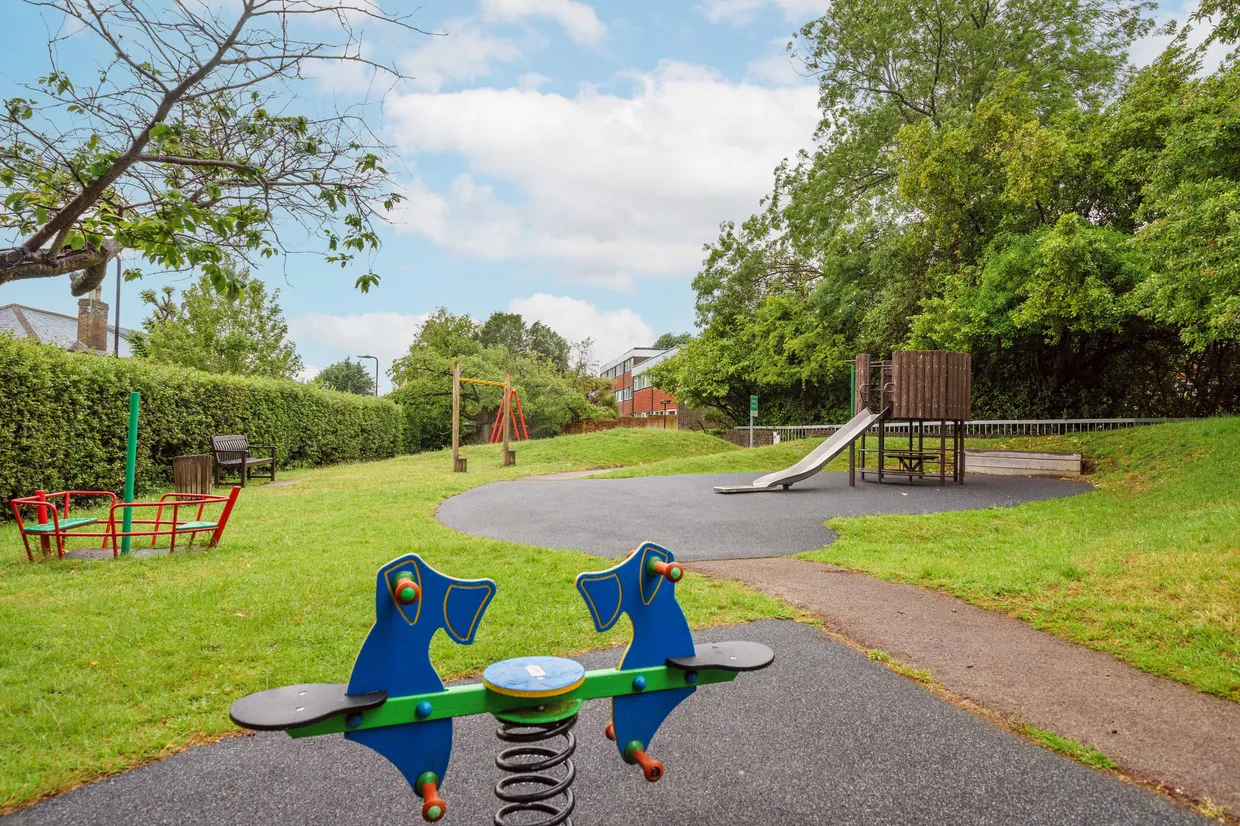 The Knoll, Ealing, W13 photo 11