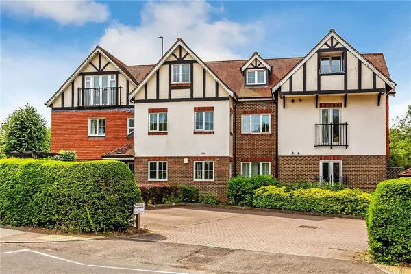 Bluehouse Lane, Oxted, RH8 photo 1