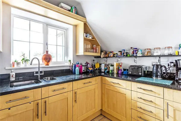 Bluehouse Lane, Oxted, RH8 photo 5