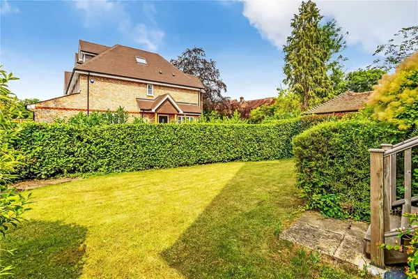 Bluehouse Lane, Oxted, RH8 photo 10