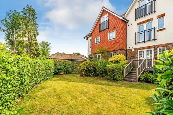 Bluehouse Lane, Oxted, RH8 photo 11