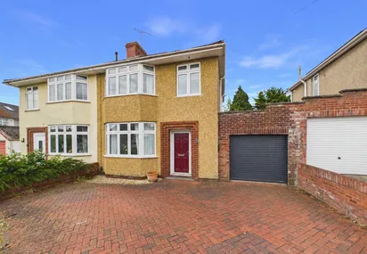 Fouracre Avenue, Downend