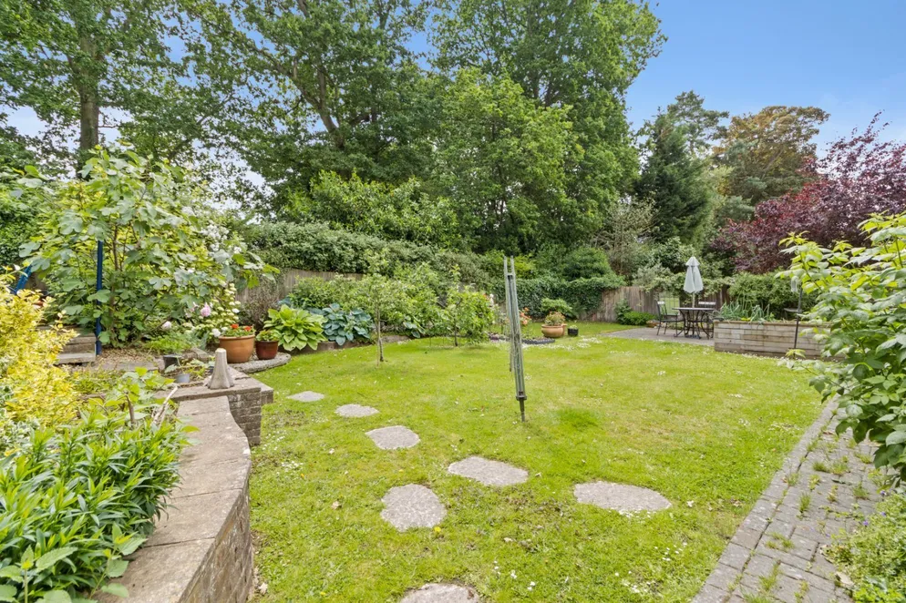 Property carousel item 3