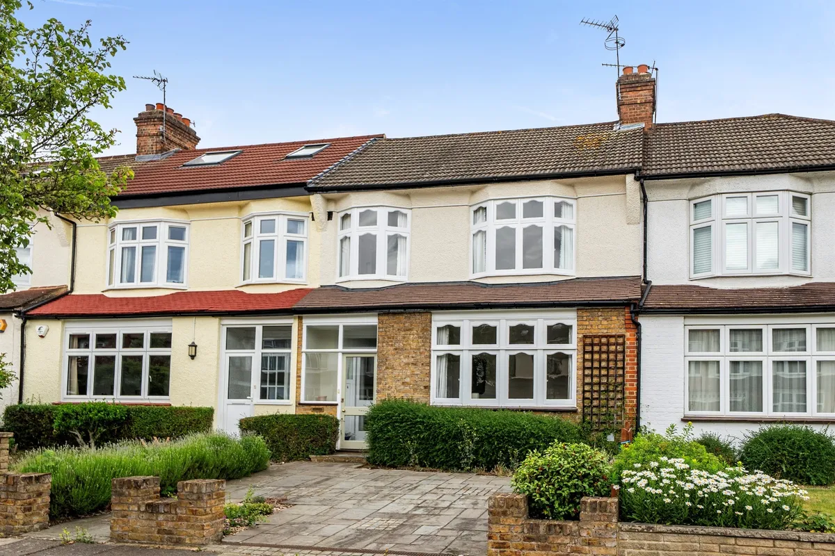 Sittingbourne Avenue, Enfield