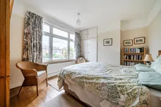Sittingbourne Avenue, Enfield
