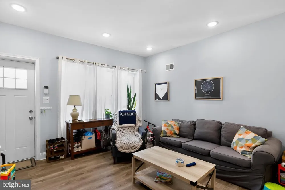 2009 S Opal St, Philadelphia, PA 19145